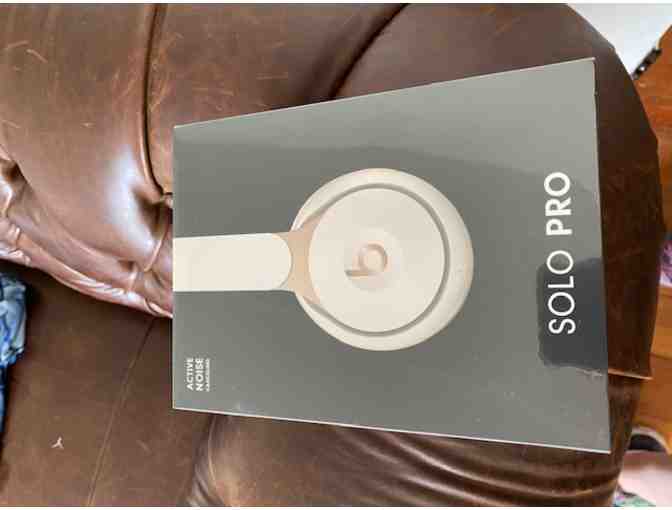 Beats Solo Pro Headphones - Ivory