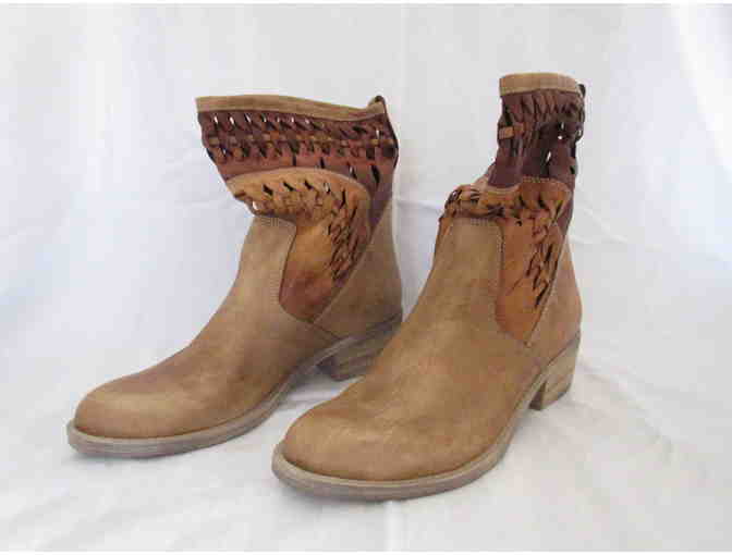 Christy Leather Boots - Size 7 in Tan