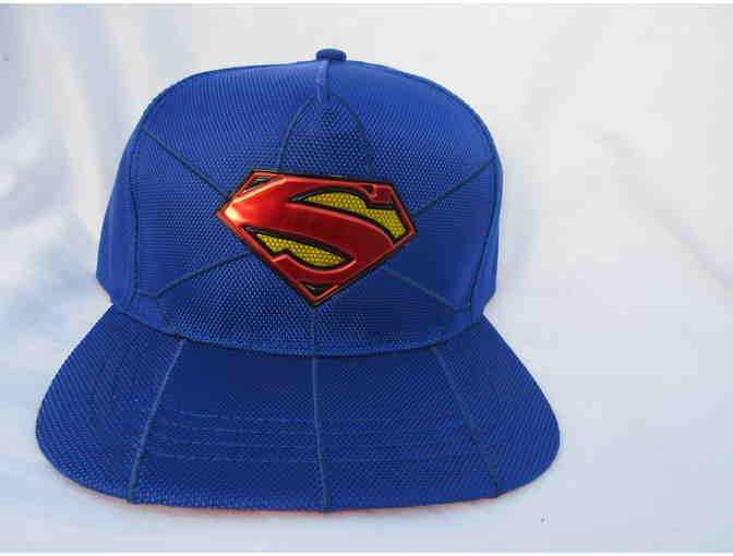 DC Comics Superman Six Flags Snapback Cap - Photo 1