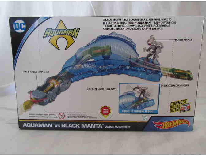 Aquaman vs Black Manta Wave Wipeout by Hot Wheels