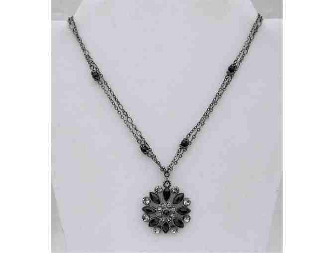 Black and Diamond-like Flower Necklace