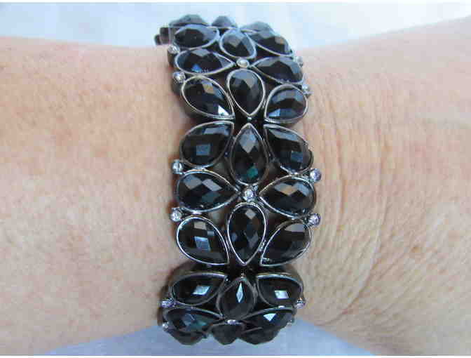Black Gemstone Bracelet with Flower Looking Design