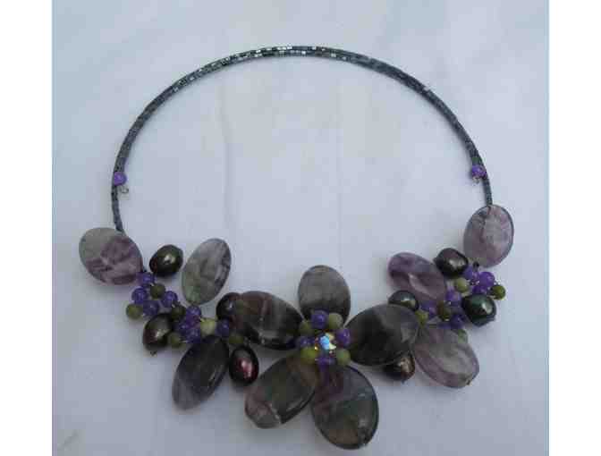 Self Clinging Flower Stone Necklace