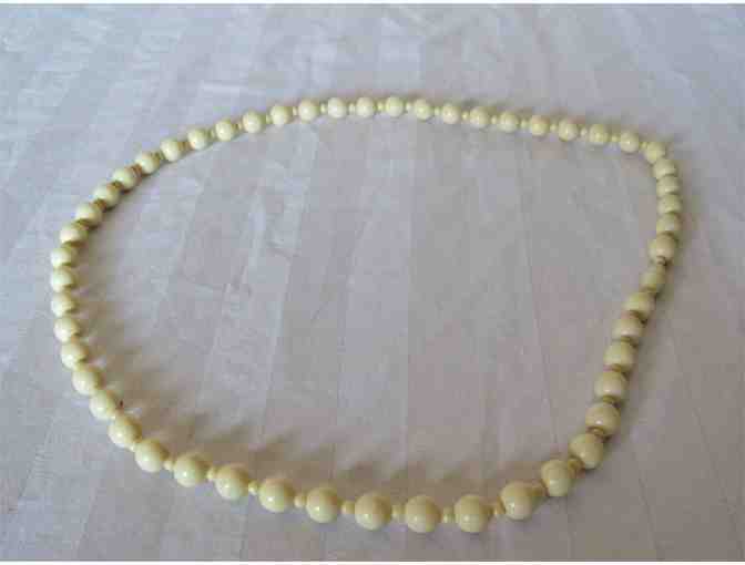 Cream/Ivory Bead Necklace