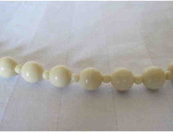 Cream/Ivory Bead Necklace