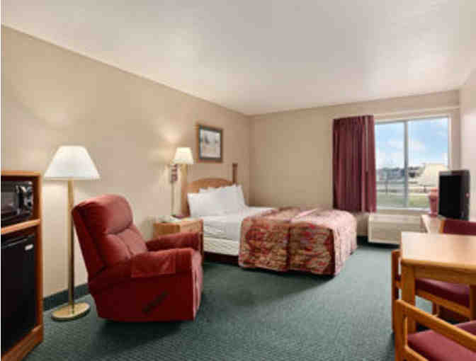 Madison - One night stay at the Days Inn & Suites of Madison
