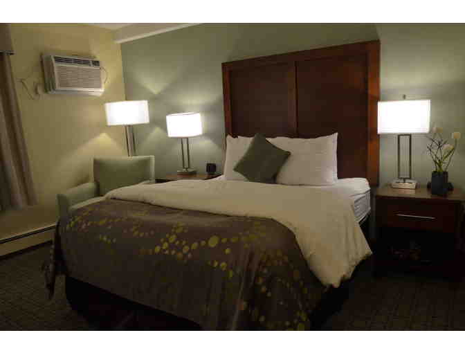 Milwaukee - Enjoy a One Night Stay in a Whirlpool Suite & Dinner at the Clarion Hotel