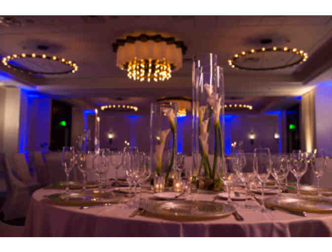 Milwaukee - One Night Stay with Breakfast for Two at the Milwaukee Marriott Downtown