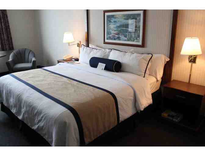 Brookfield - One Night in a Deluxe King Tower Room at the BEST WESTERN PLUS Midway Hotel