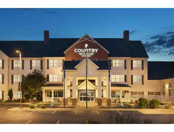 Appleton/Little Chute | Overnight at Country Suites in a King Whirlpool Suite