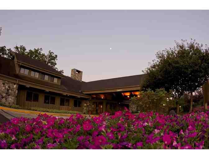 Delavan - Geneva Lakes Overnight & Golf Getaway at Lake Lawn Resort
