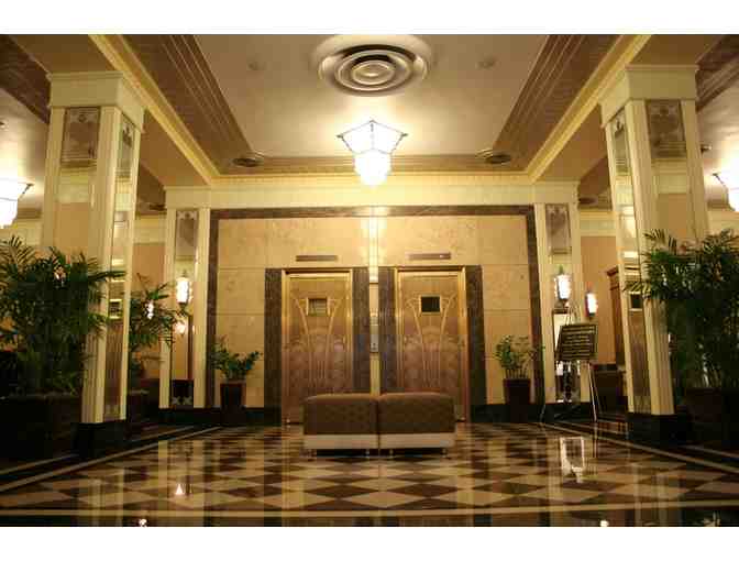 Milwaukee | One Night in a King Whirlpool Suite at the Ambassador Hotel