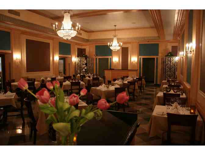 Milwaukee | One Night in a King Whirlpool Suite at the Ambassador Hotel