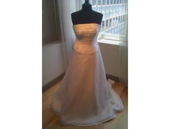 Dallas / Wedding Gown by Binzario
