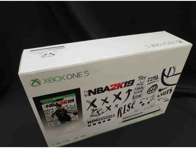 XBOX ONE S: NBA2K19 GAME PACKAGE