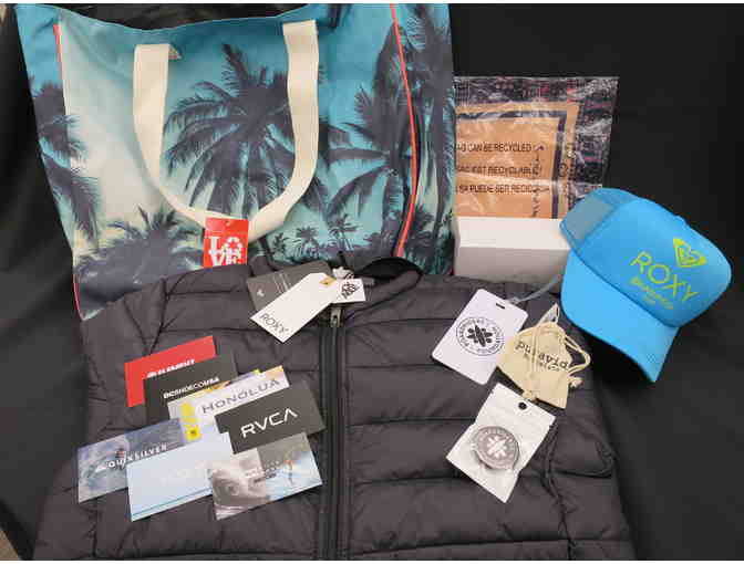 WOMAN ON THE MOVE TRAVEL PACKAGE: JACKET, HAT, SUNGLASSES & MORE