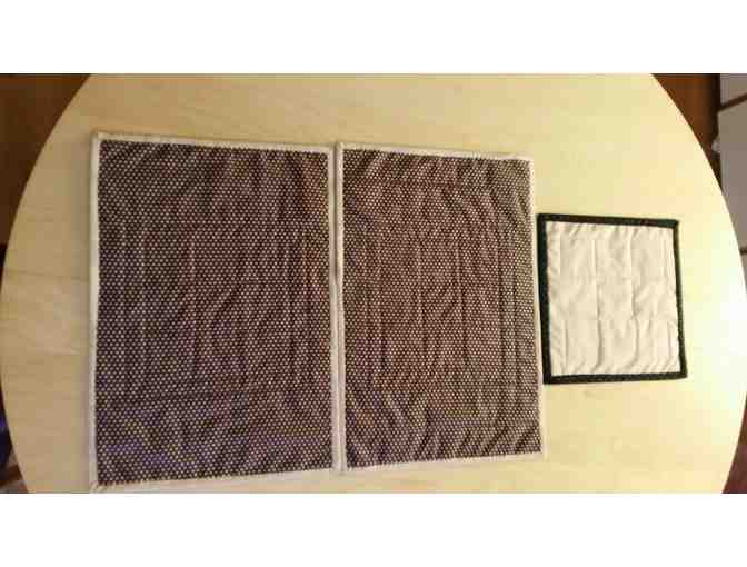 'WSP 8th Grade: 'High Heels' Two Quilted Cotton Place Mats and Hot Pad