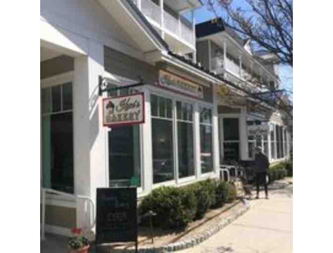 Kaan's Bakery 10' Round Cake