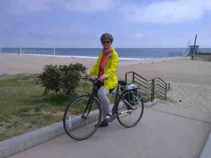 Come bicycle with Ms Claudia along the ocean