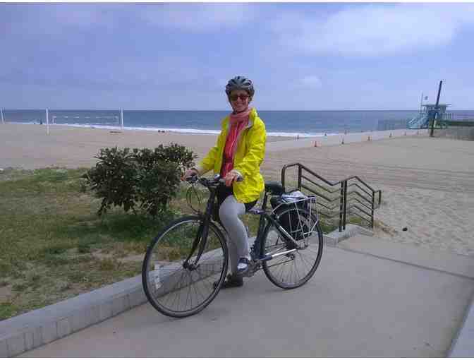 Come bicycle with Ms Claudia along the ocean - Photo 1