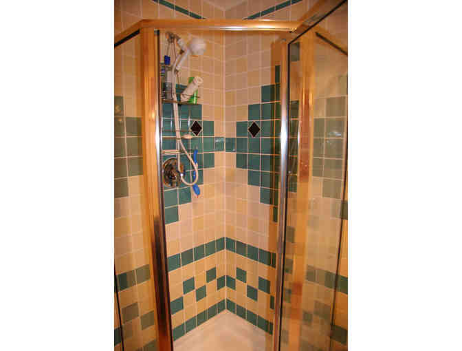 Wild Riley's Cabin on Orcas Is. - 4 Day and 3 Night Stay